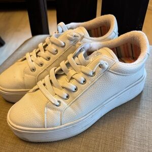 Women’s white Roxy casual runner